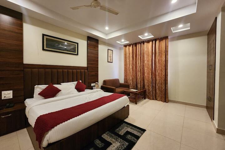 Room 5 of 15