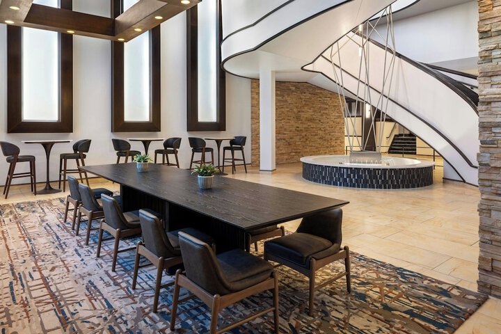 Lobby lounge