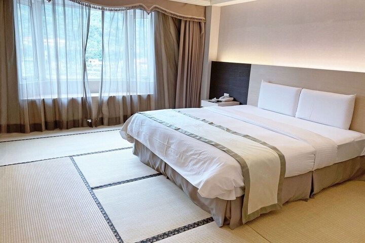 Room 32 of 90