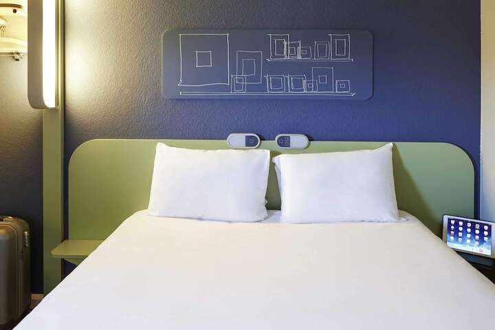 Room 14 of 27