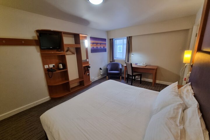 Room 6 of 37