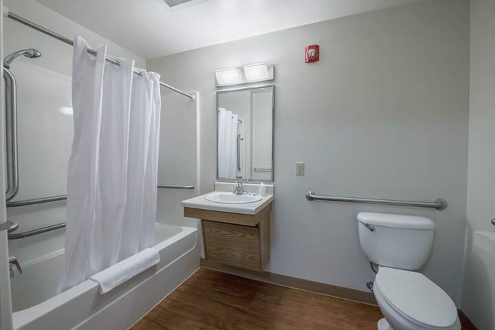 Studio Double Bed Accessible (3 of 23)