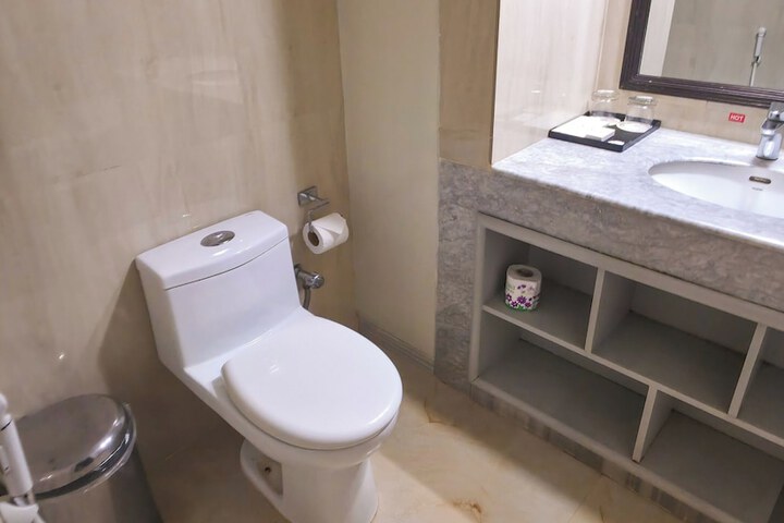 Room 35 of 62