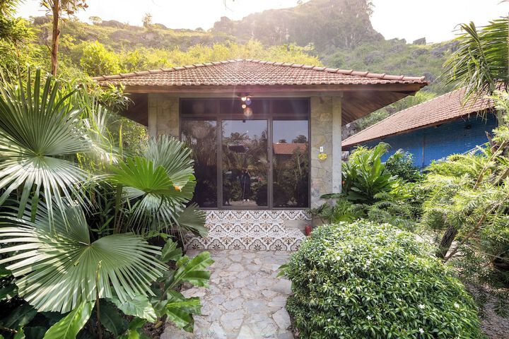 Hotel Exterior 72 of 74