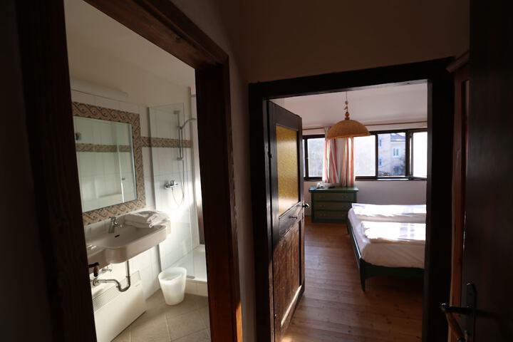 Room 10 of 86
