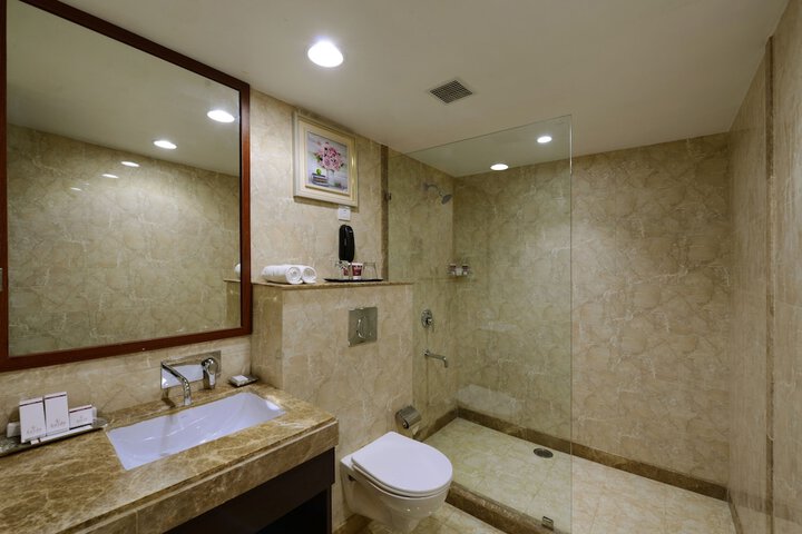 Room 14 of 28