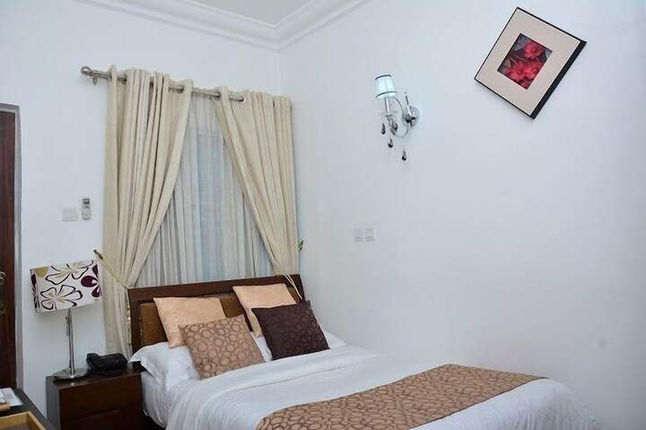 Room 6 of 11