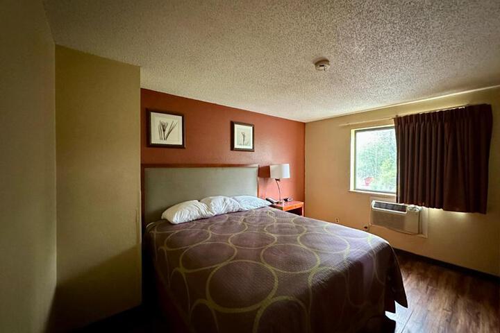 1 King Bed (1 of 3)