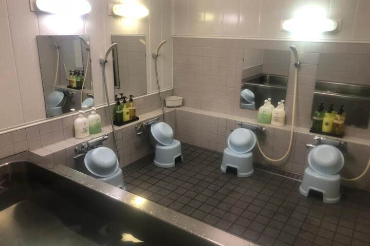 Room 6 of 19
