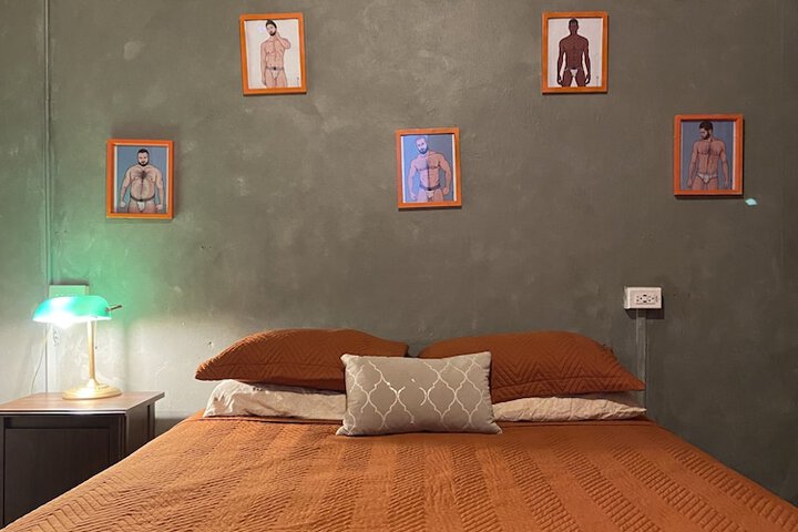 Room 10 of 98