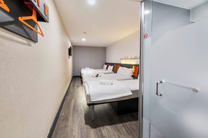 Room 26 of 105