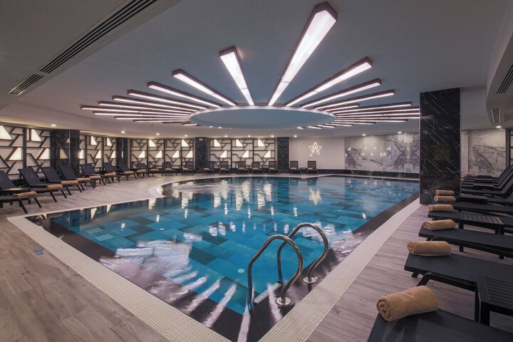 Pool 11 of 28