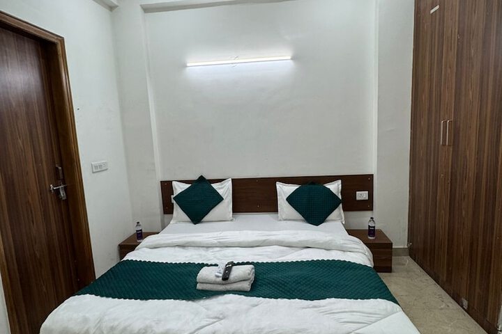 Room 17 of 37