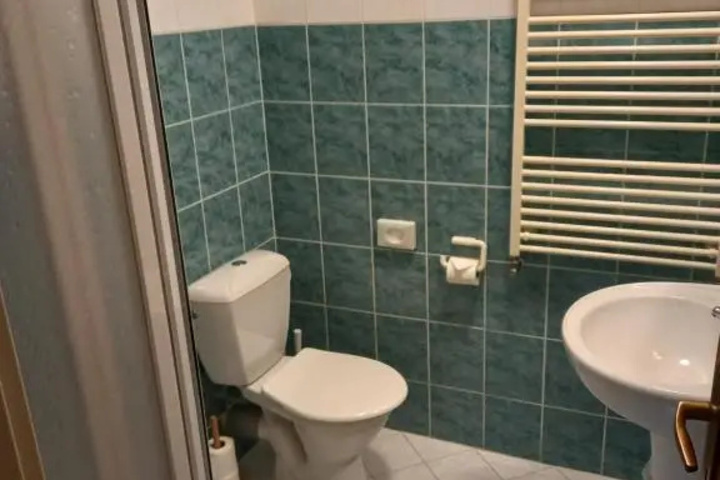 Room 6 of 6