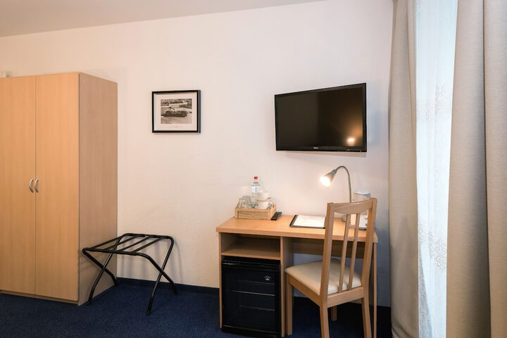 Room 12 of 17