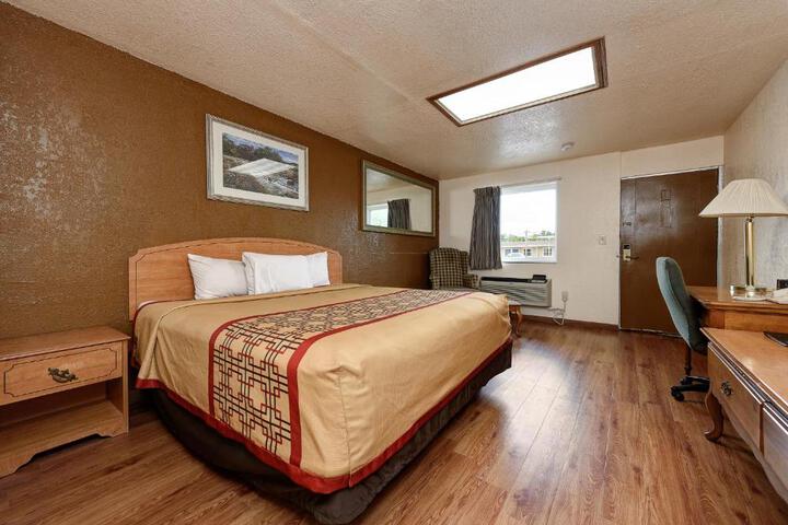 Standard | King Bed (17 of 33)