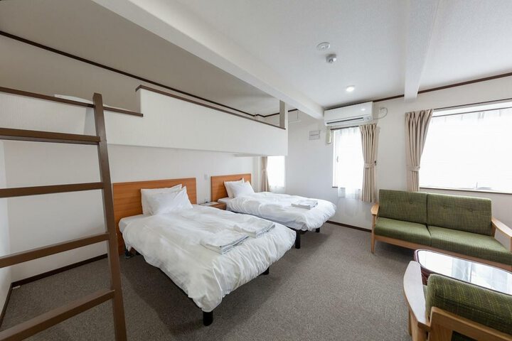 Room 5 of 25