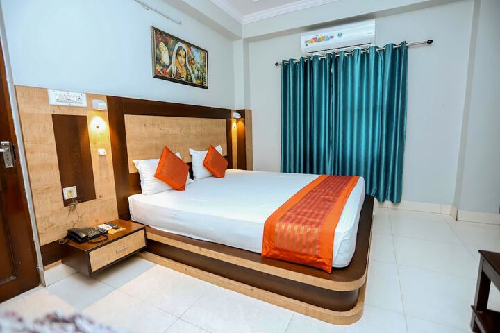 Room 17 of 37