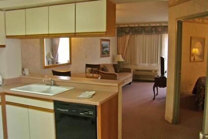 Room 9 of 12