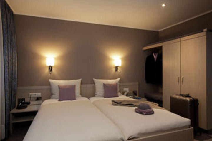Room 11 of 21