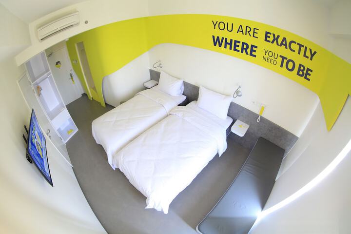 Room 7 of 34