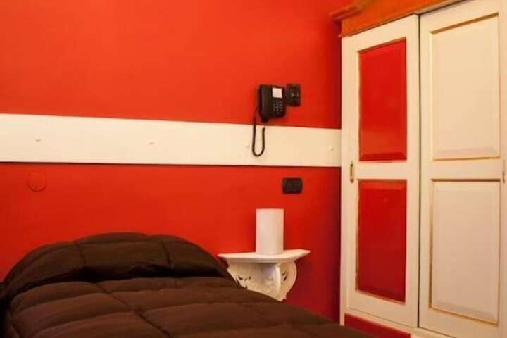 Room 33 of 63