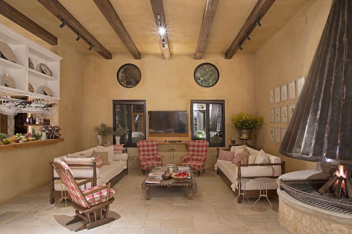 Lounge 70 of 85