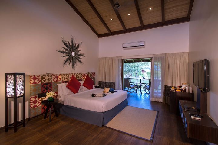 Room 3 of 40