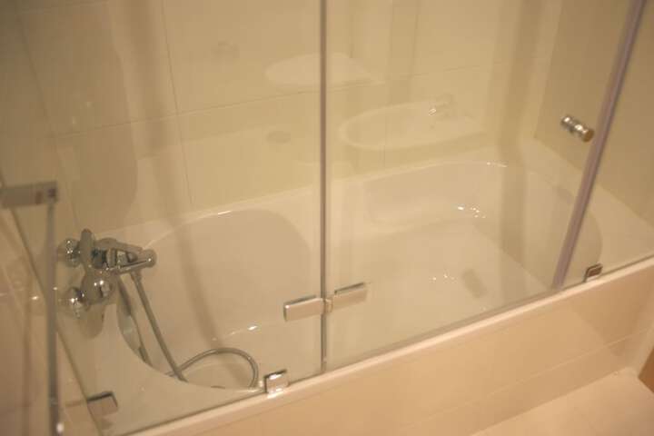 Deep soaking bathtub