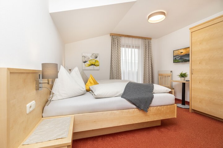 Room 14 of 80