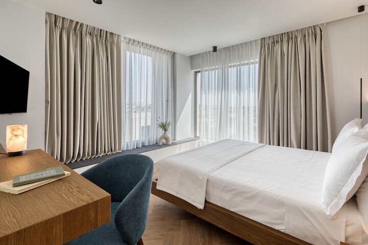 Room 30 of 76