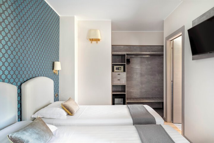 Room 48 of 82