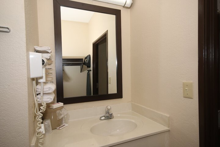 ADA Accessible Deluxe King with Roll in (2 of 8)