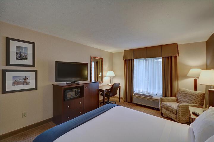 1 King Bed Accessible (6 of 28)