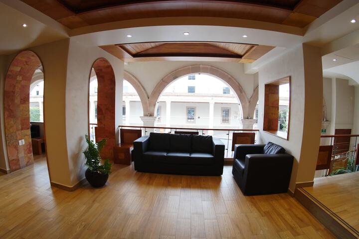 Entrance & Lobby