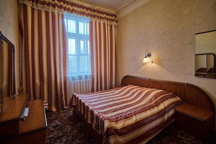 Room 38 of 100