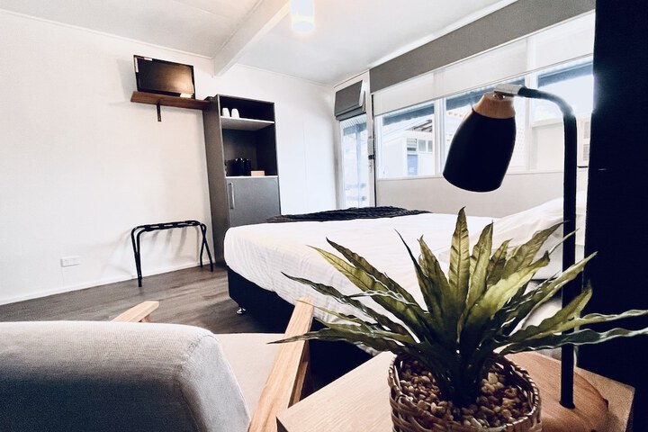 Room 13 of 33