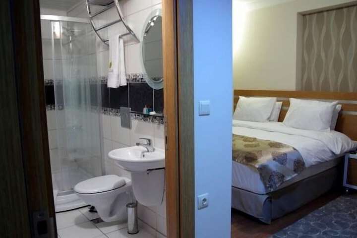 Room 13 of 22