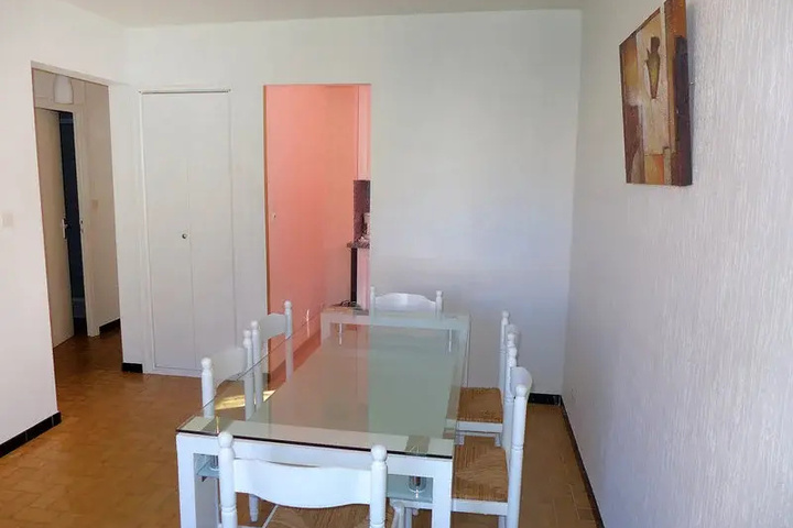 Room 2 of 9