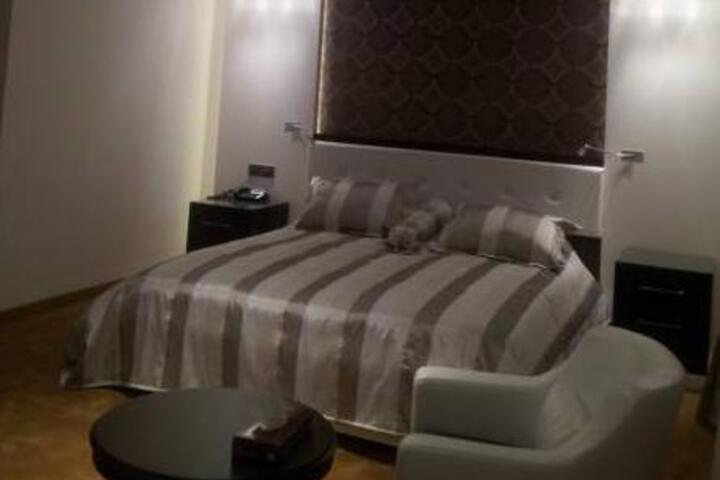 Room 2 of 5
