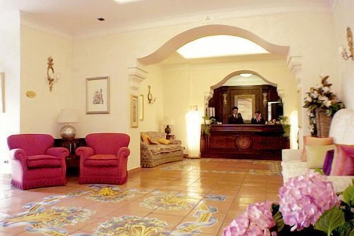 Concierge desk