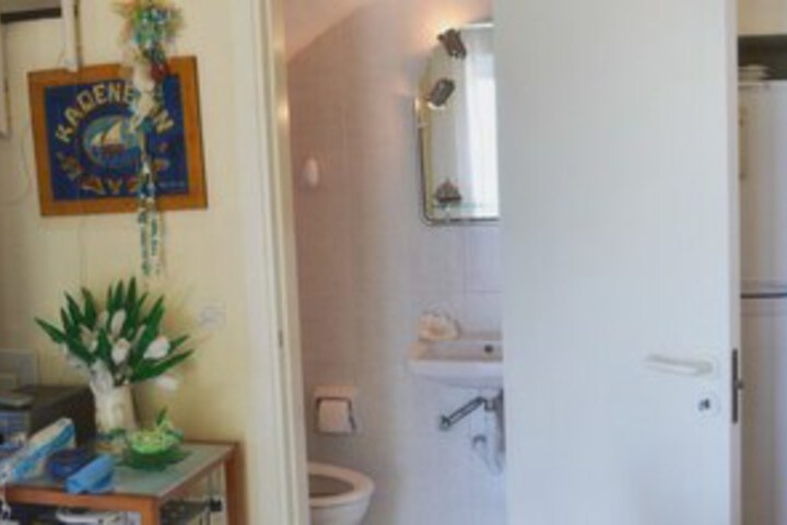 Room 5 of 22