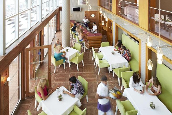 restaurant cafeteria