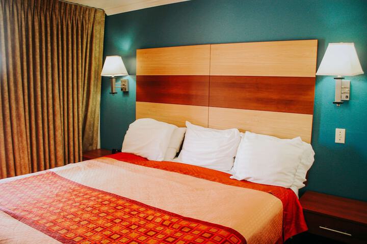 Room 4 of 48