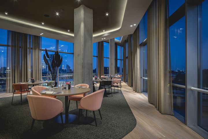 Dining 68 of 77