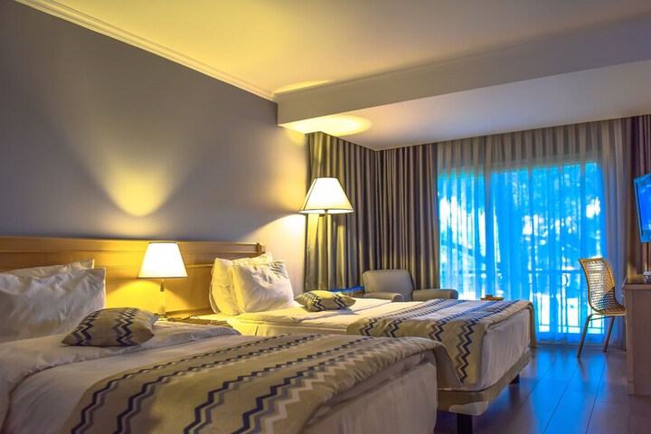 Room 3 of 62