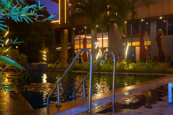 Pool 40 of 77