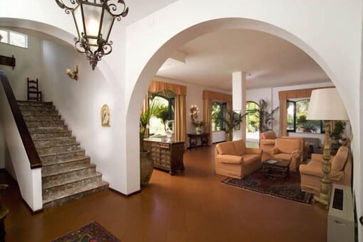 Entrance & Lobby