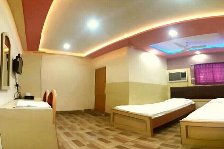 Room 11 of 13