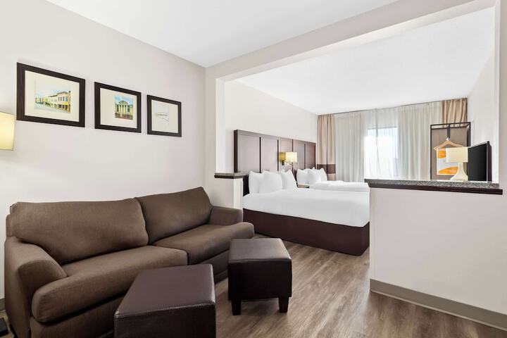 1 Double Bed Suite Accessible (5 of 15)